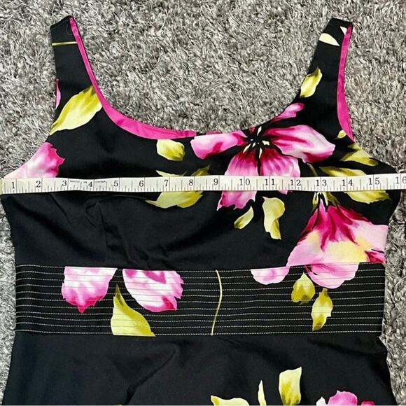 DONNA RICCO ~ Black Dress with Bold Floral Print ~ Wide Waistband ~ Size 4P - Picture 10 of 10